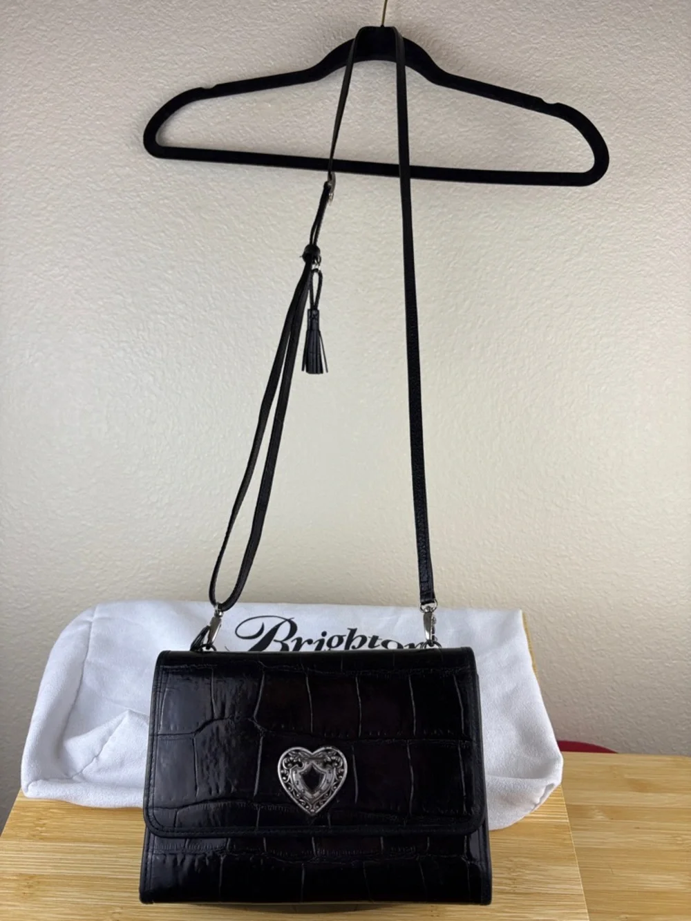 Brighton Black Croc-Embossed Crossbody Wallet Purse Heart Clasp W/Bag VTG